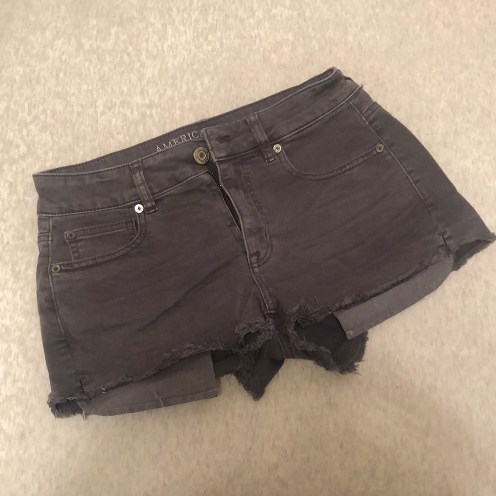 American Eagle Super Stretch Grey Distressed Denim Shorts Size 4